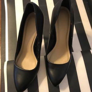 Forever21 black pumps like new!!!Only tried on